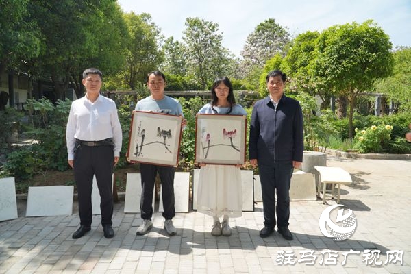 駐馬店職業(yè)技術(shù)學(xué)院書(shū)畫(huà)藝術(shù)專(zhuān)業(yè)學(xué)生開(kāi)展實(shí)踐教學(xué)