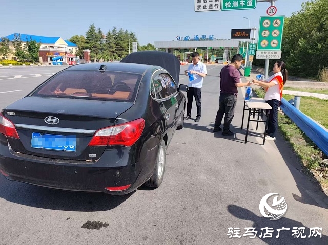 中國人壽財險駐馬店公司五一高速 護(hù)航行動溫暖啟程