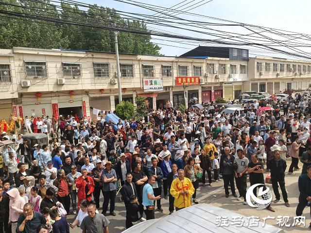  非遺盛宴！王店大裝閃耀高店鎮(zhèn)，傳統(tǒng)魅力引萬人圍觀