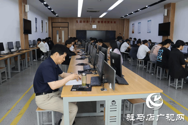 駐馬店職業(yè)技術(shù)學(xué)院黨委書記蘇新留到人工智能學(xué)院聽課調(diào)研