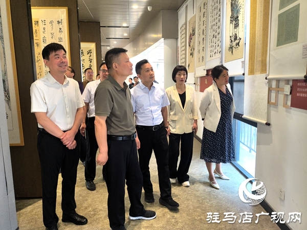 “慶祝中華全國(guó)總工會(huì)、河南省總工會(huì)成立100周年”駐馬店市域工人文化宮聯(lián)盟書(shū)畫巡展（平輿站）啟動(dòng)儀式舉行
