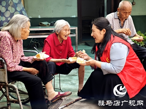 平輿縣身邊好人協(xié)會：粽香浸潤敬老院 溫情傳遞端午情