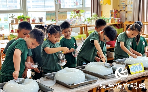 平輿縣第二幼兒園“我的節(jié)日我做主”親子游園活動(dòng)：雙節(jié)同慶，共促成長(zhǎng)    
