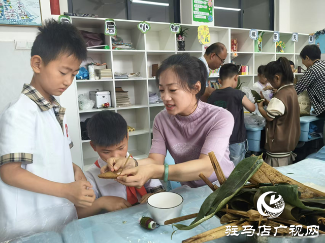 駐馬店經(jīng)濟(jì)開發(fā)區(qū)金雀路小學(xué)開展端午民俗活動(dòng)