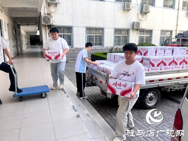 平輿縣政協(xié)委員許留根：愛心捐贈(zèng)暖校園 情系教育潤心田