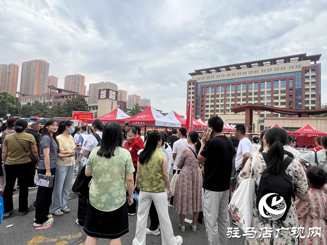 高考第一天：家長(zhǎng)的祝福與期待 為學(xué)子點(diǎn)亮追夢(mèng)路