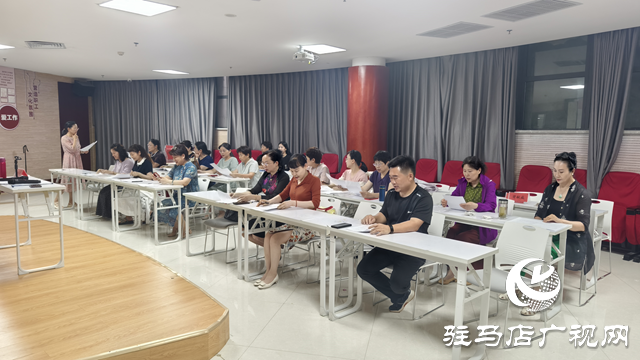駐馬店市總工會職工夜校美化聲音班學(xué)員畢業(yè)作品排練進(jìn)行時