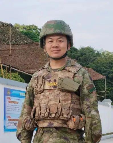 第5次下水前，他給母親重重磕了一個(gè)頭！