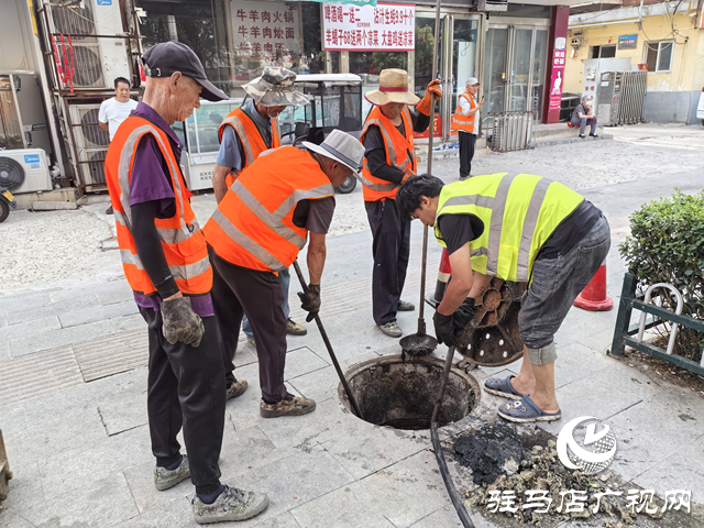 駐馬店經(jīng)濟(jì)開發(fā)區(qū)啟動市政道路排水管網(wǎng)防汛清淤工作