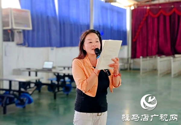 平輿縣身邊好人協(xié)會(huì)會(huì)員李丹：好人精神傳薪火 公益課堂潤童心